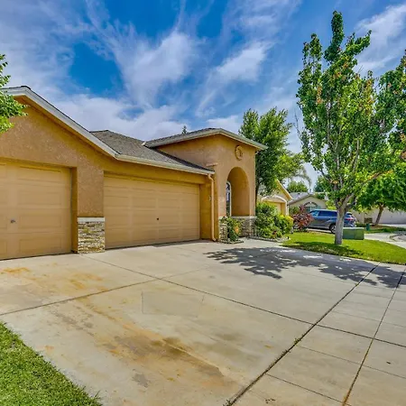 Peaceful Fresno Home, Near Popular Wineries!